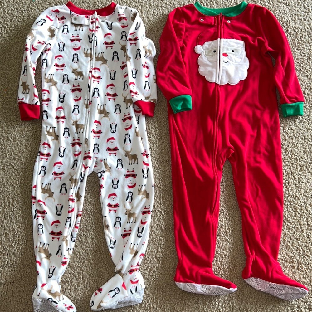 Set of 2 fleece zipper santa footed pajama’s